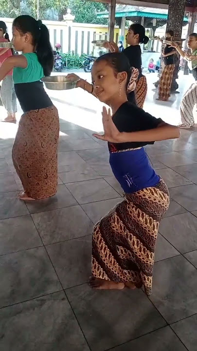 Tari Bali pemula belajar Tari Pendet