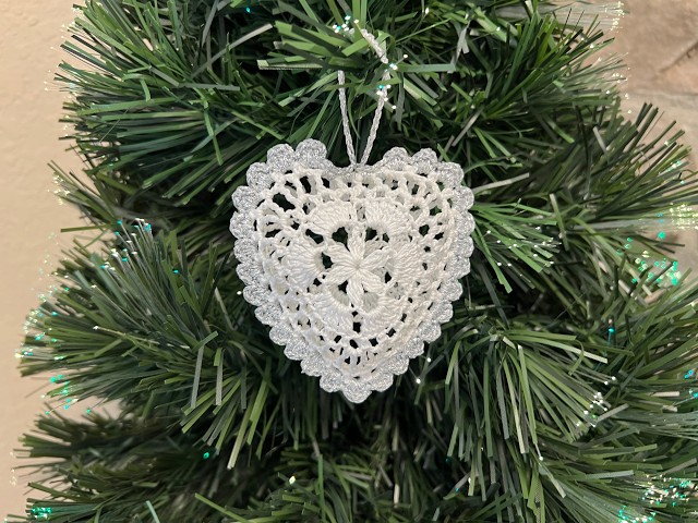 Crocheted 3-D Heart Ornament for a Christmas Tree - YouTube