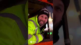Cycliste vs tempête : le respect du déneigeur 🚜❄️  #hiver #funny
