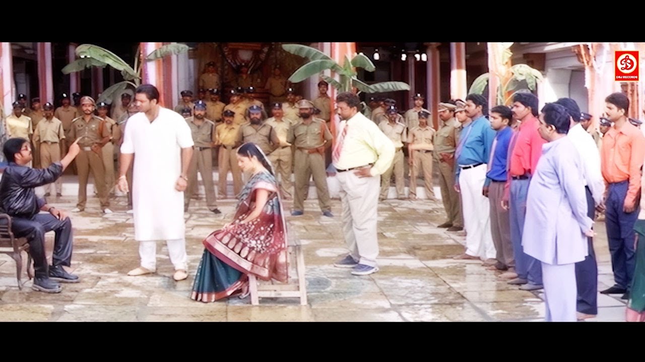 पुलिस की वर्दी में गुंडों को बुलाया है मुझे मारने ,आज मैं भी देखता हूँ तू मेरा क्या बिगड़ लेता है