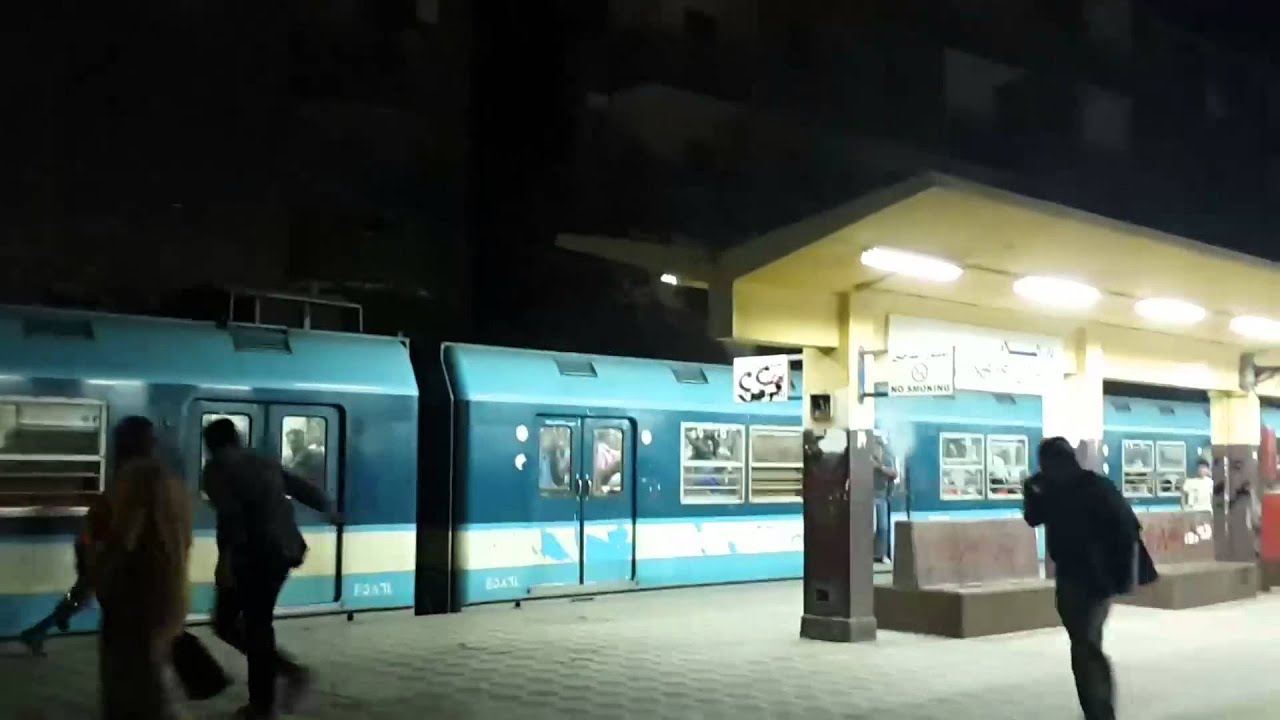 رصد | مجهولون يملئون حوائط محطة مترو دار السلام بعبارات رافضه للعسكر