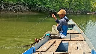 LEMPARAN PERTAMA PANCINGKU LANGSUNG DI TARIK IKAN BABON, MANCING MUARA UMPAN UDANG HIDUP