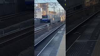 総武線E235系快速西千葉駅通過