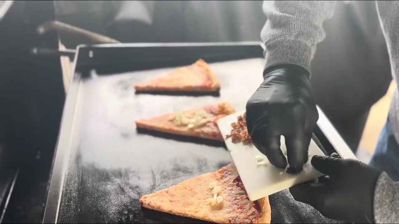 How to reheat pizza on a Weber griddle