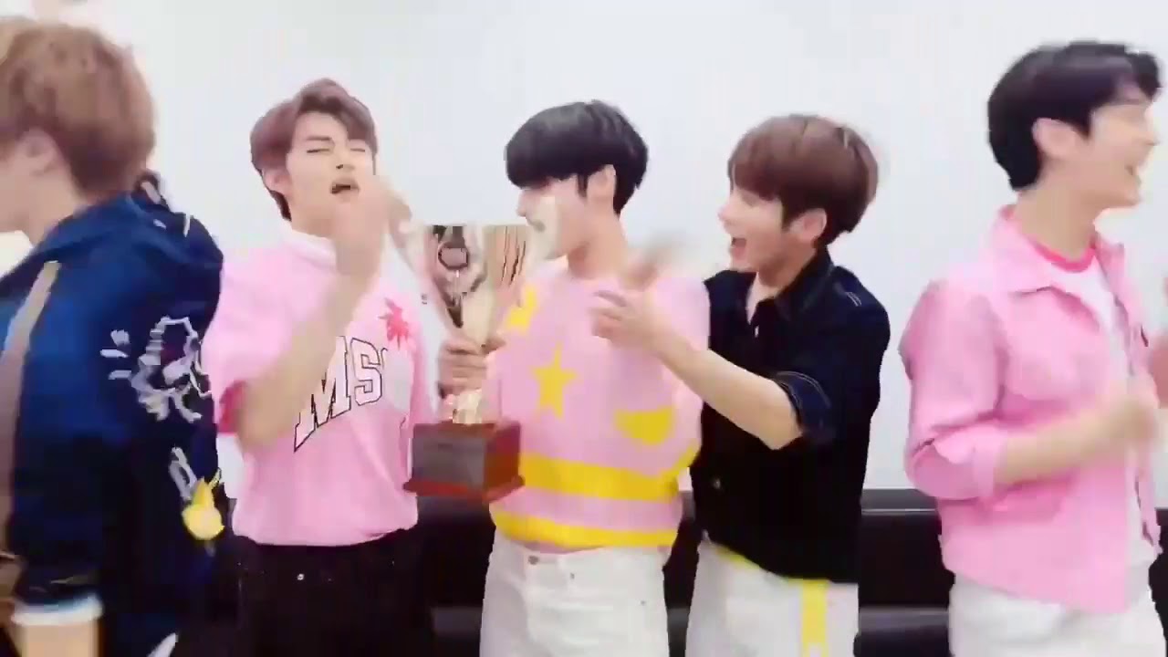 taehyung age #TXT #TOMORROW_X_TOGETHER #BIGHIT TXT-CROWN Show Champion YEONJUN SOOBIN HUENINGKAI TAEHYUN BEOMGYU