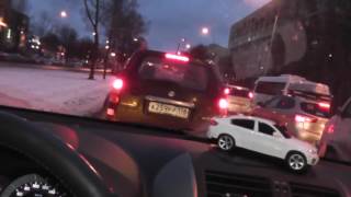 видео Как управлять автомобилем в пробке