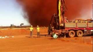 Diego trabajando en el desierto Australiano Twister (Tornado)
