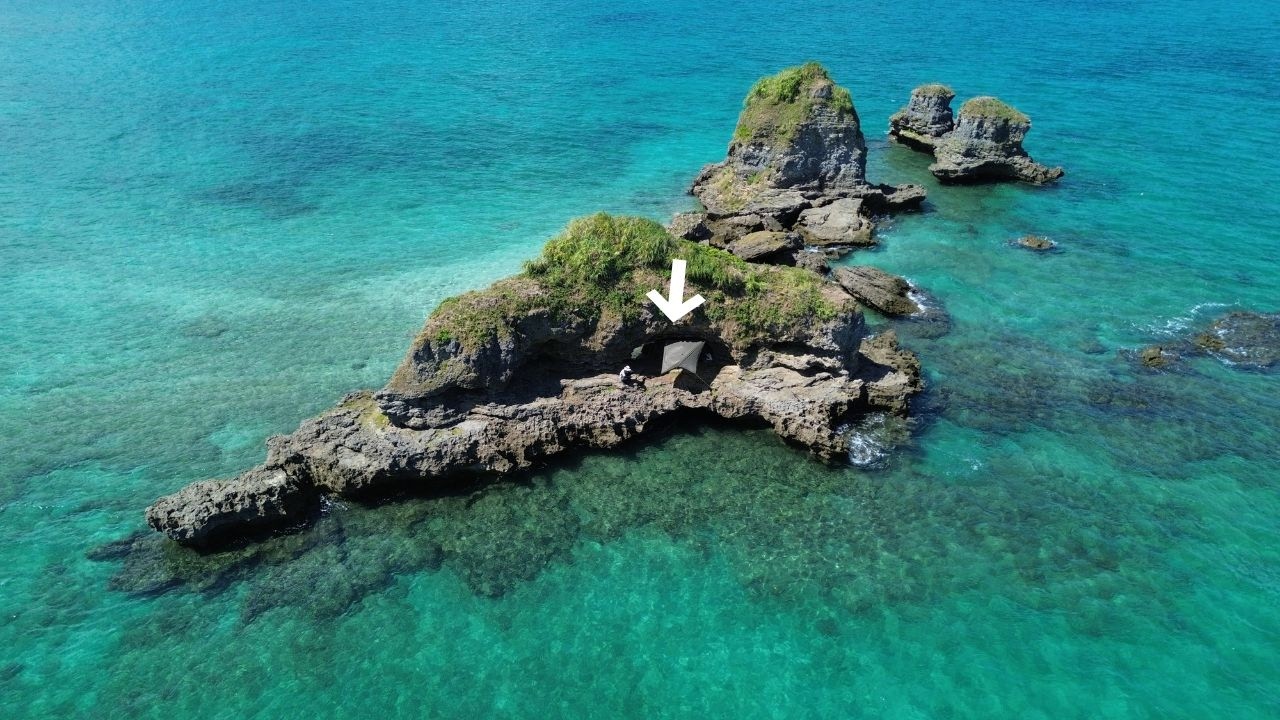 無人島でサバイバルする社畜。最後に化け物が掛かって震える休日