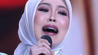 SELFI YAMMA GIVES AN EXAMPLE OF CENDI IN THE SONG AIR BUNGA D'ACADEMY 8 TOP 26 GROUP 3
