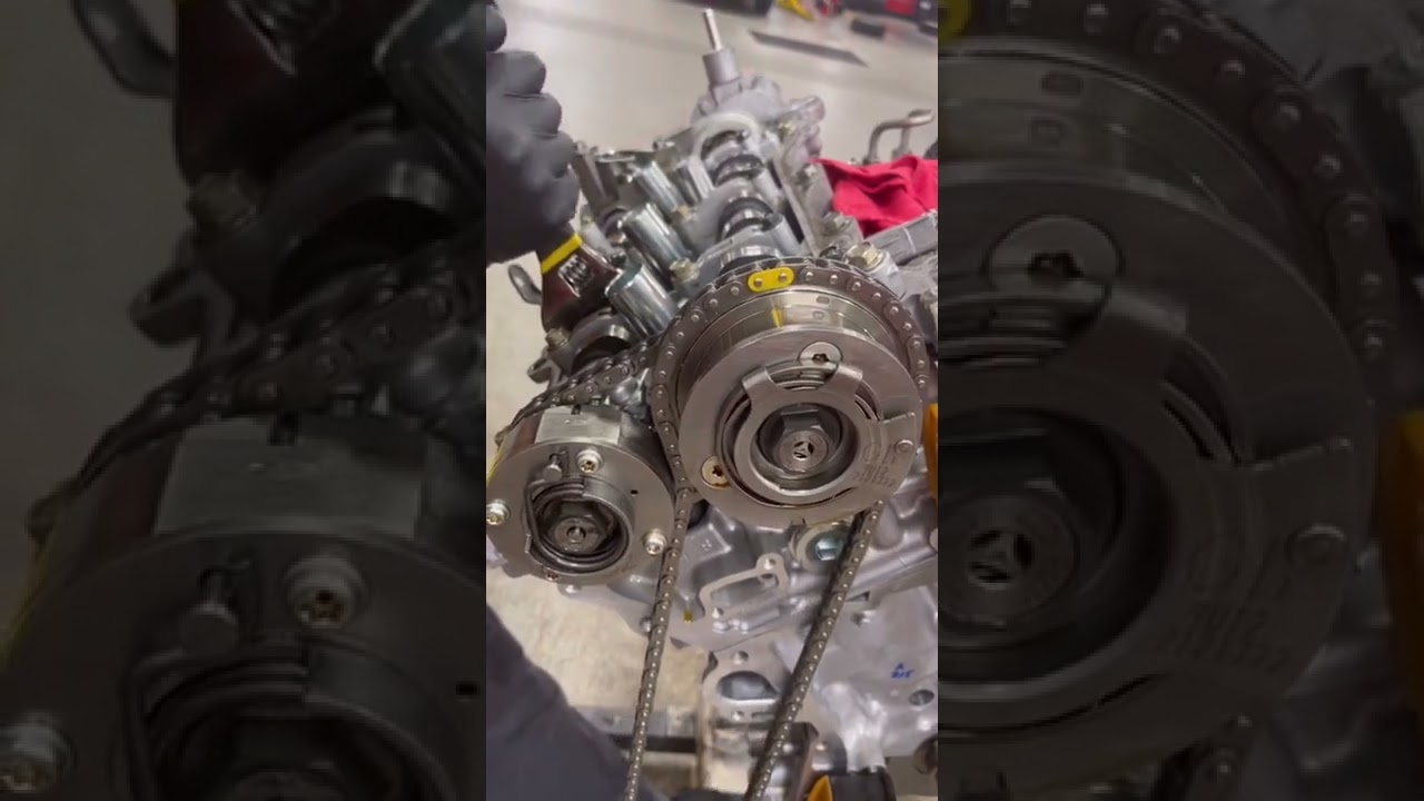 Timing chain installation on a Toyota 2GR-FKS motor.