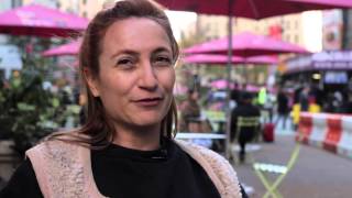 The Saw Lady Natalia Paruz Plays Music On A Saw In Nyc Back Of The Busk