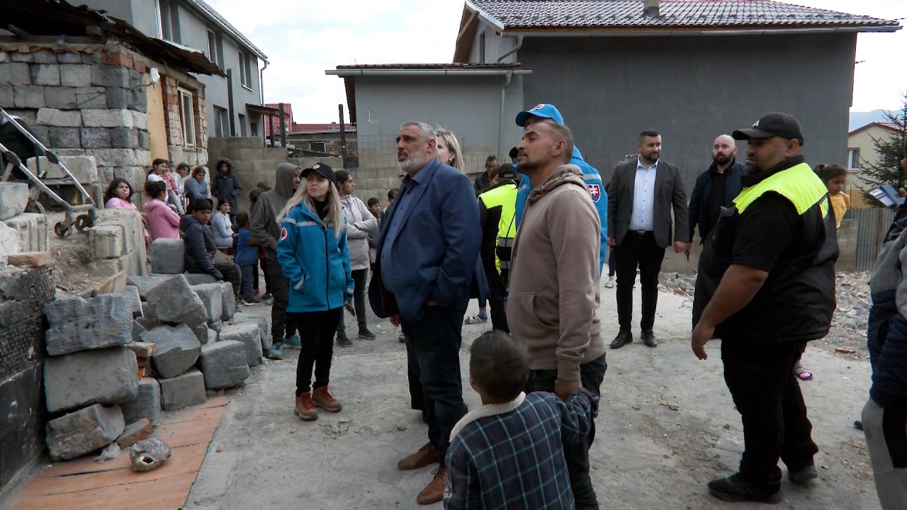 VIDEO Splnomocnenec pre Rómov si po požiari v Podsadku pozrel aj pozemky na výstavbu
