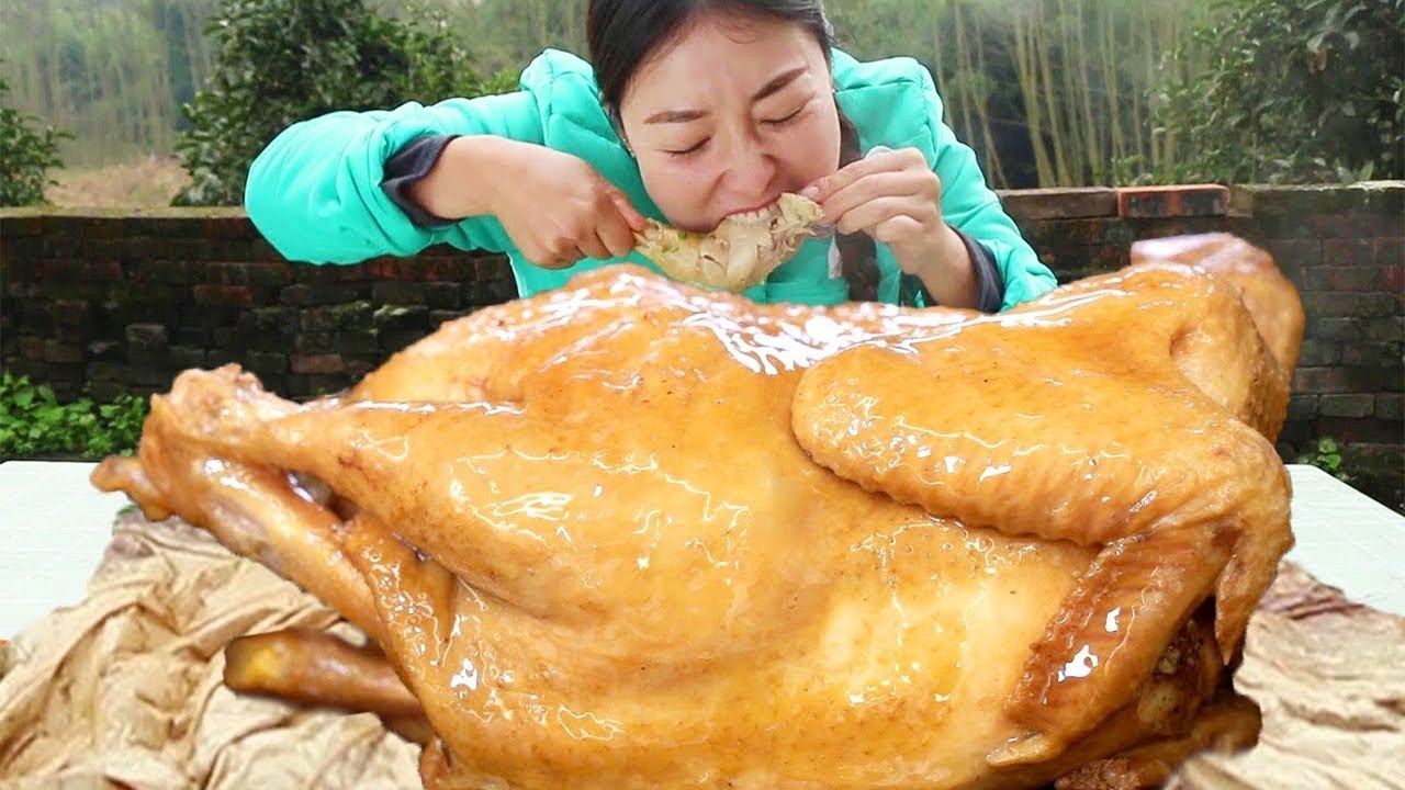 小雨解鎖小雞新吃法，用荷葉包裹再配上紅棗枸杞，好吃到骨頭都不想剩！【市民朱小雨】