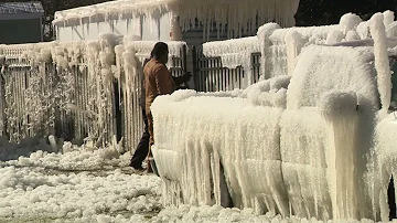 Water tower overflows, creates frozen mess in Mississippi