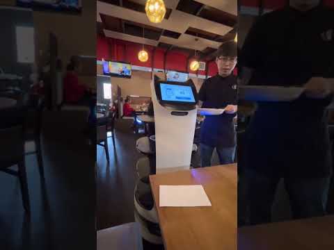 MEET BELLABOT ROBOT WAITER #usa #restaurant #robot #pinaylifeinusa