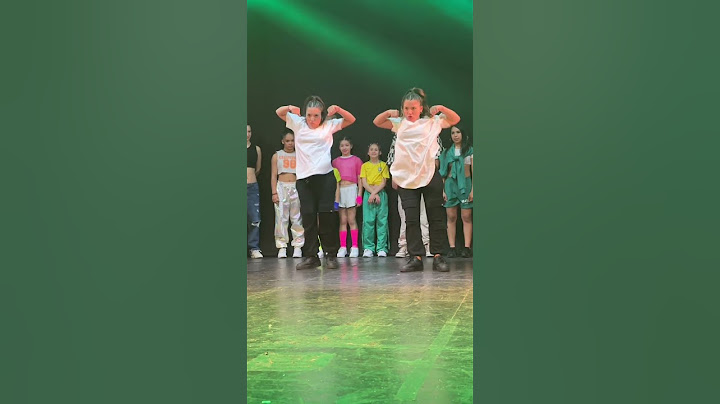 Una se olvidó de la coreo y la otra siguió 😳