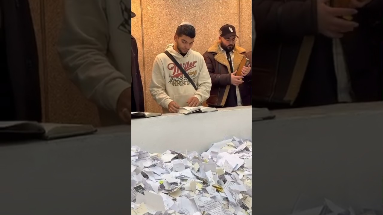 שורד השבי יוסף חיים אוחנה בתפילה נרגשת באוהל הרבי מליובאוויטש זי"ע להודות על הניסים הגדולים
