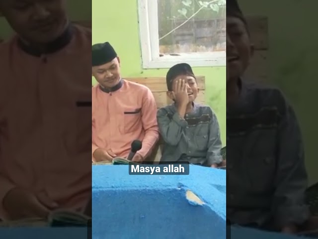 masyaallah qoricilik ini melantunkan adzan kurdi yg lgiviral#adzan#adzanmerdu#adzankurdi#daengsyawal class=