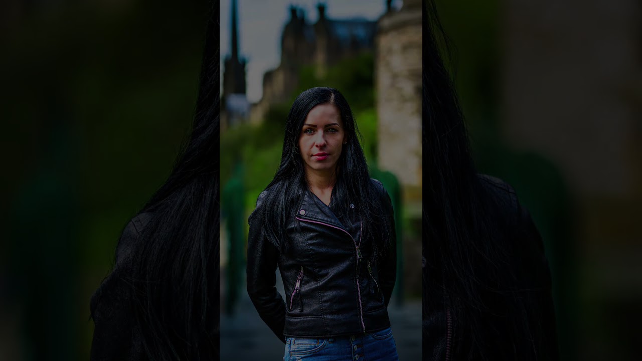 📸 Brunette on stage 