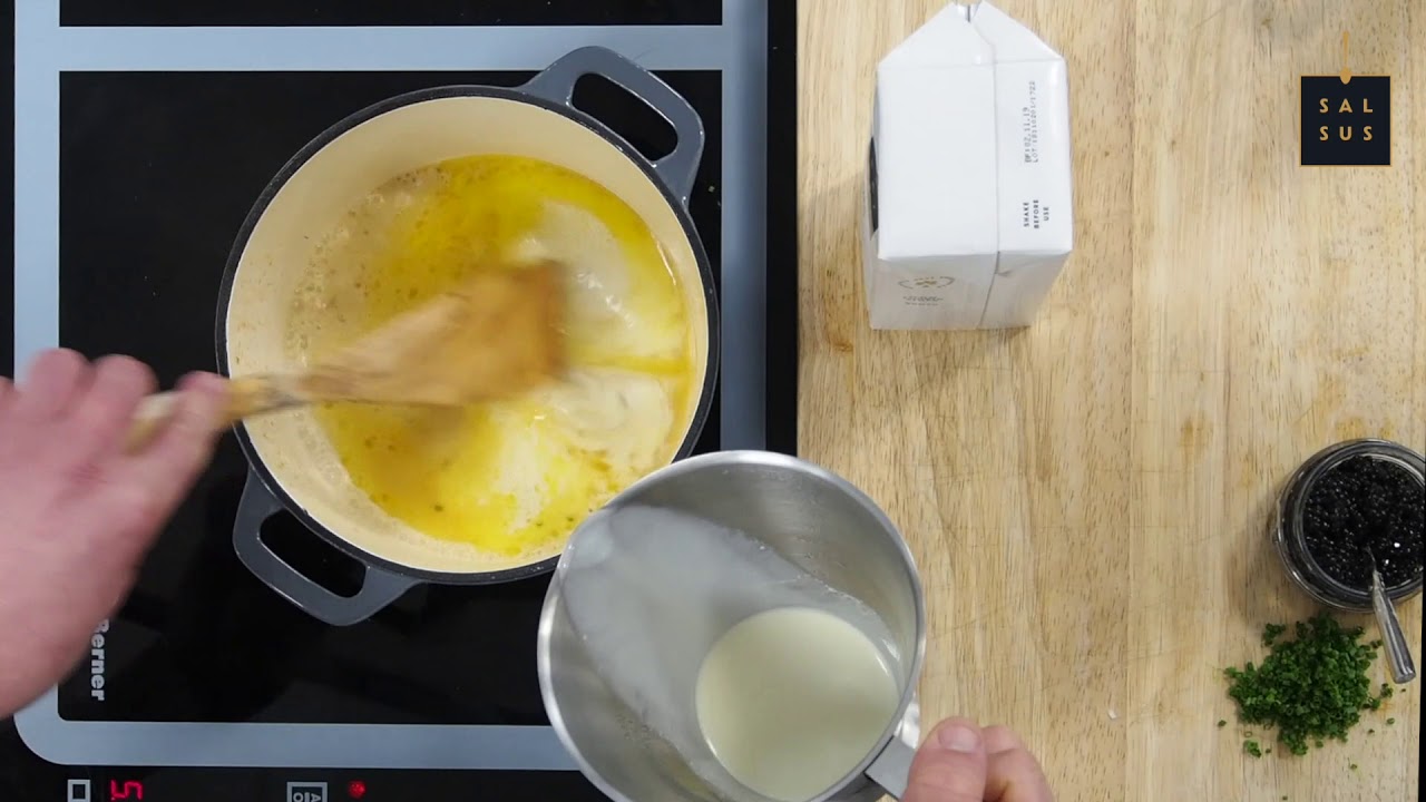 Vitvinssås med gräslök och caviar