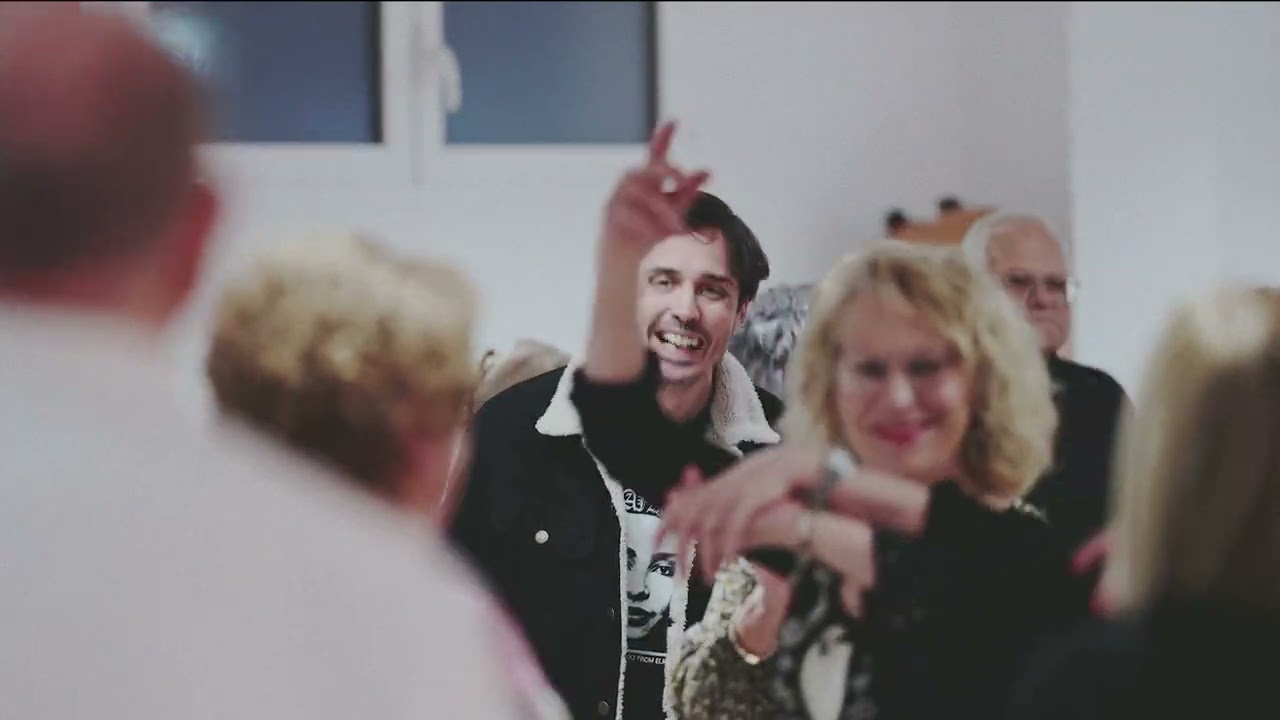 Watch Perro - Escucha pariente (Videoclip) on YouTube Watch Perro - Escucha pariente (Videoclip) on YouTube