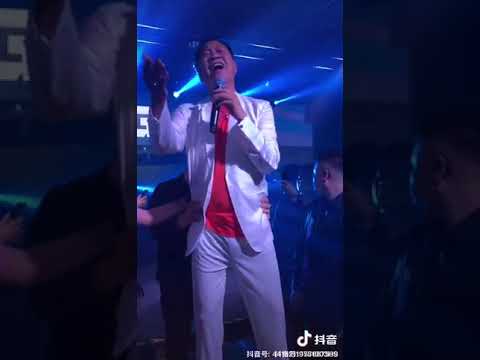万梓良63岁出席宴会需要被人搀扶。晚年得糖尿病站都站不稳，仍然烟酒不忌。宴会上激情演唱(可可海的牧羊人)。这是一种什么样的生活态度? 您又有何感想?