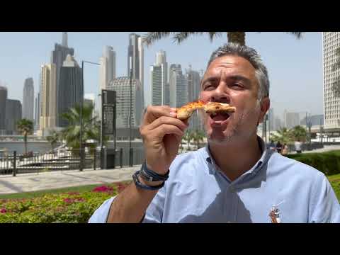            بيتزا إيطالية مقرمشة جيدة جد ا إنها لذيذة