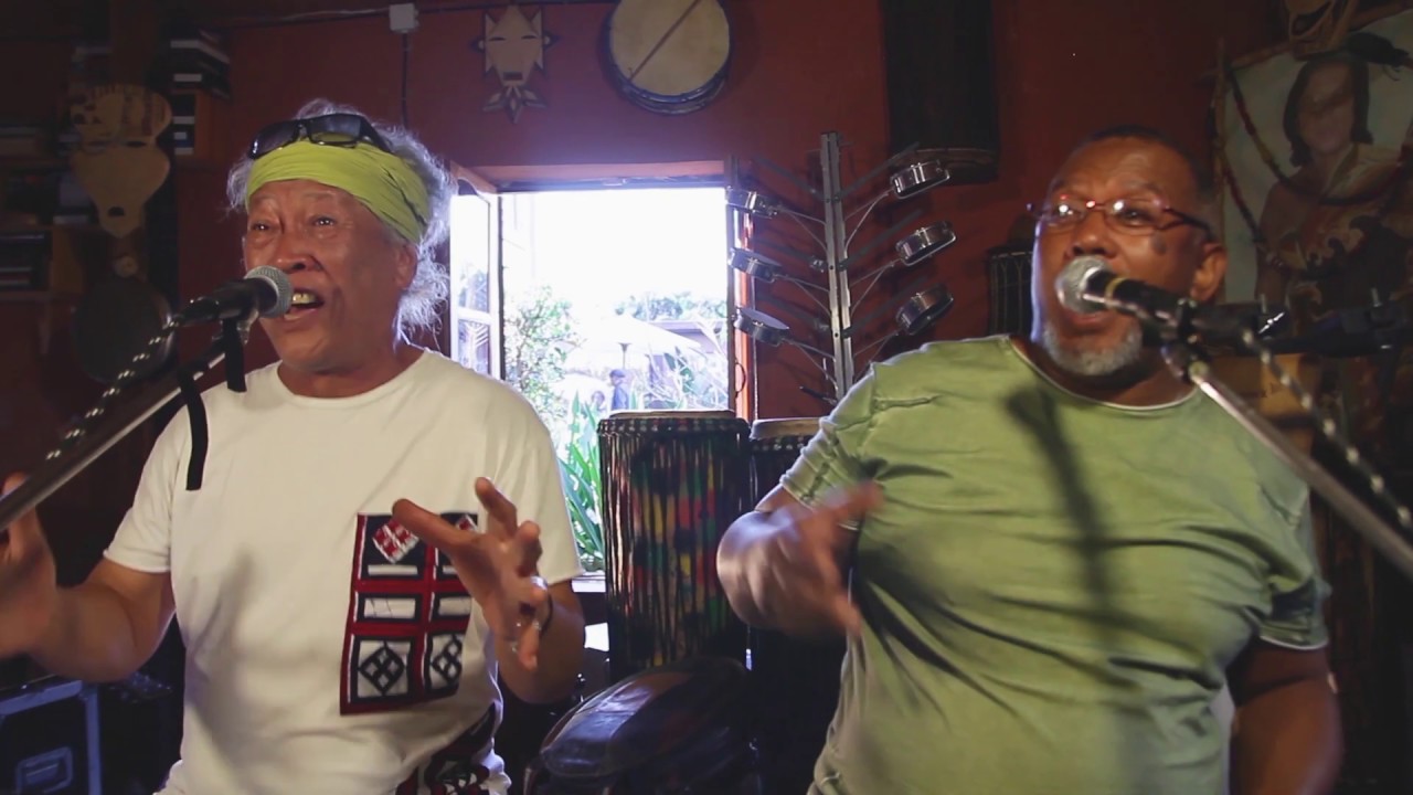 MANDRAVA SAROTRA  -Olombelo Ricky feat Edgard Ravahatra (Clip officiel)