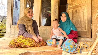 Shocked and Pityful to Hear Neng Rini's Story: A Tough Young Mother