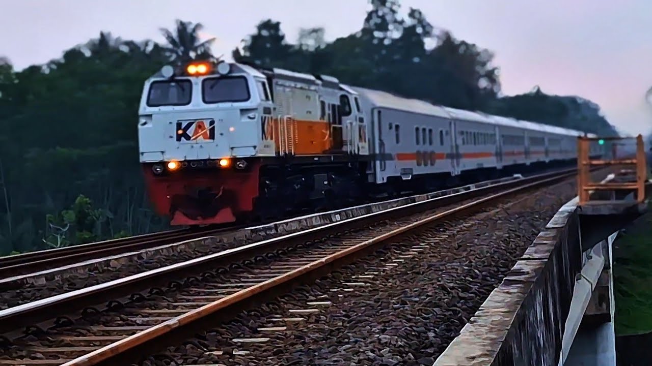 Relaxing Train Hunting | Real Sounds, No Music – Indonesia
