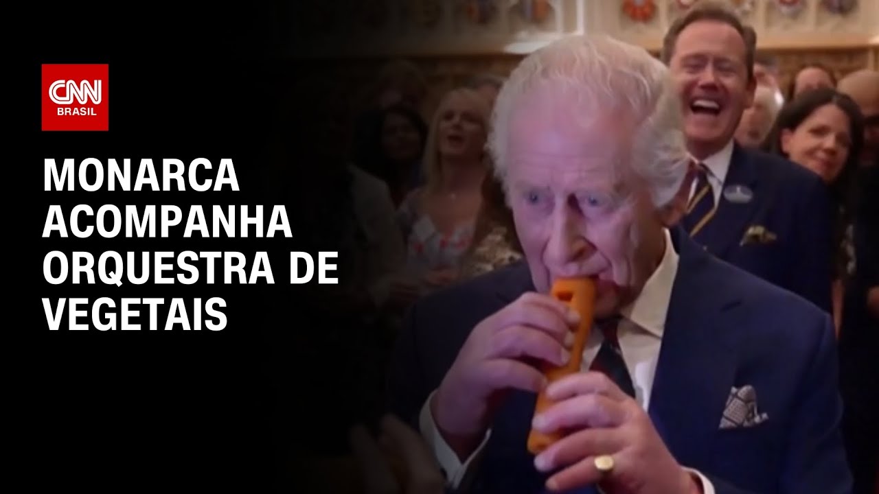 Rei Charles toca música com instrumentos de cenoura durante evento | CNN NOVO DIA
