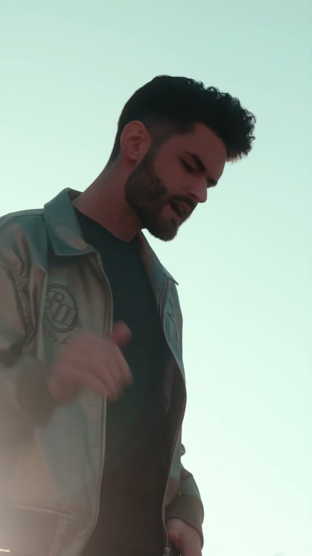 Nu avem oferte, dar avem single nou în playlist. ?? #iubireanuelaoferta e acum pe YouTube! ?