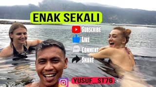 Mandi bersama dua cewek cantik rusia di airpanas Kintamani #bule #bali #anakpantai