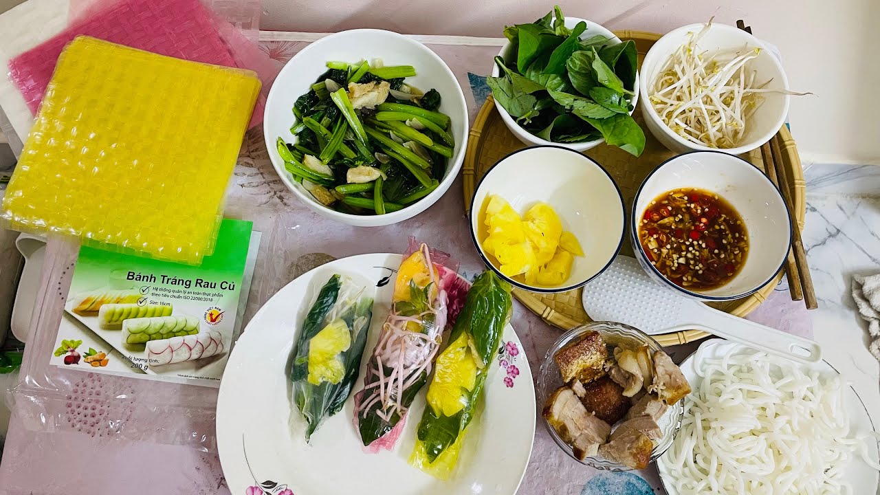 Thịt rô ti cuốn bánh tráng rau củ - YouTube