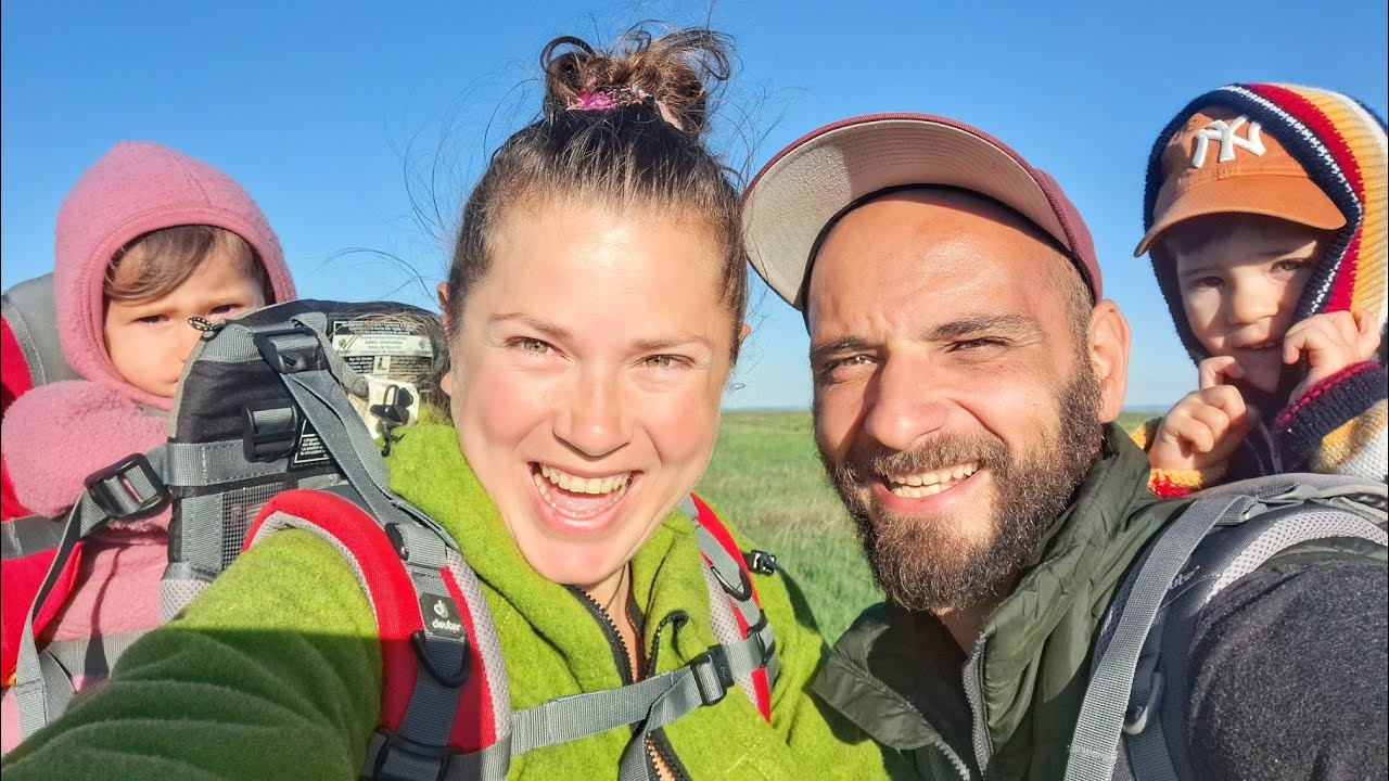 Живот на СЕЛО: ПОЧИСТВАНЕ на плевнята и първият ни СЕМИНАР ☼ Имение ХАЛО ☼