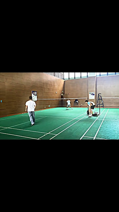 Look at the way he plays #badminton #shuttlesmash