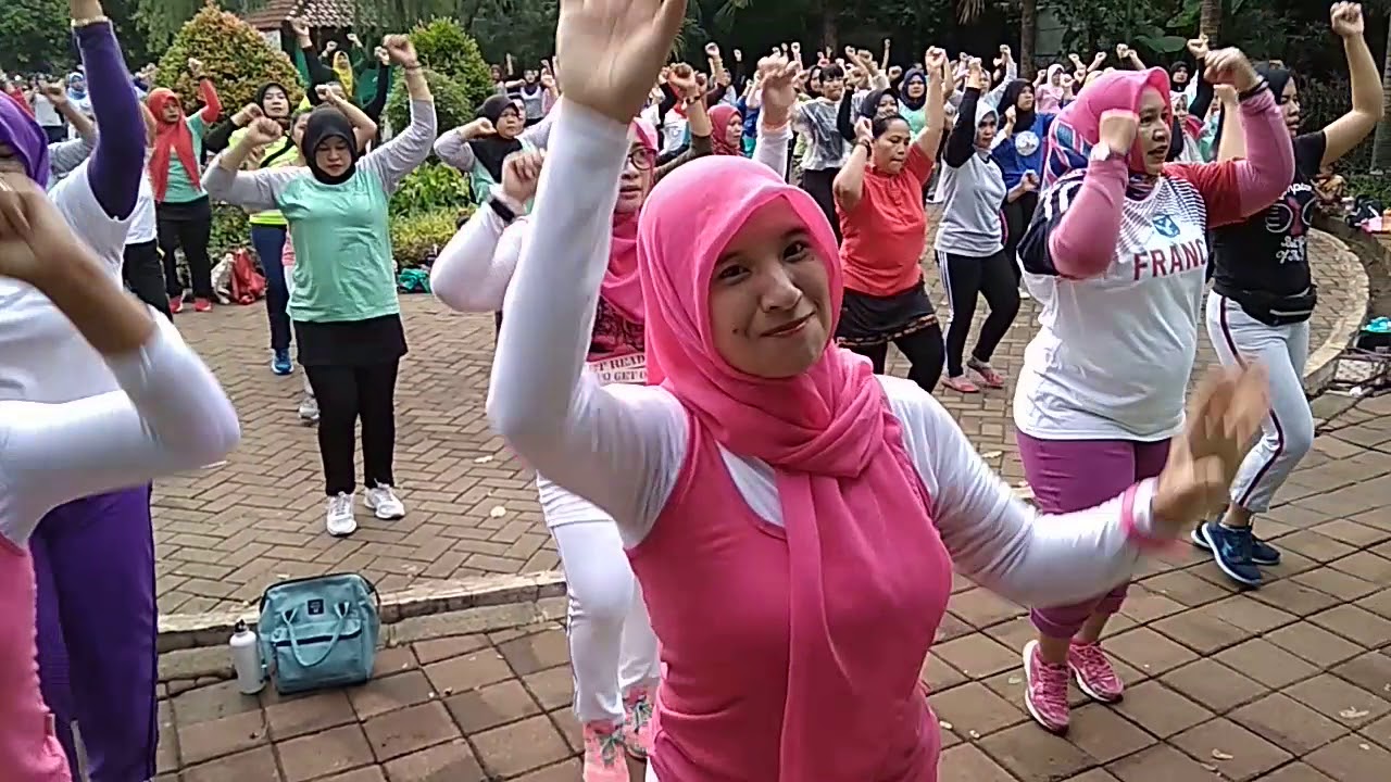 Senam Sabtu pagi di TAMAN BAMBU  bersama Miss niar YouTube