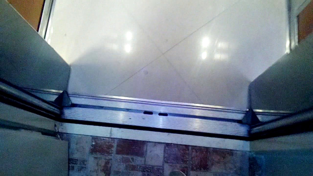 Ασανσέρ σε πολυκατοικία, στο Πέραμα (πήγα και στην μηχανή του)