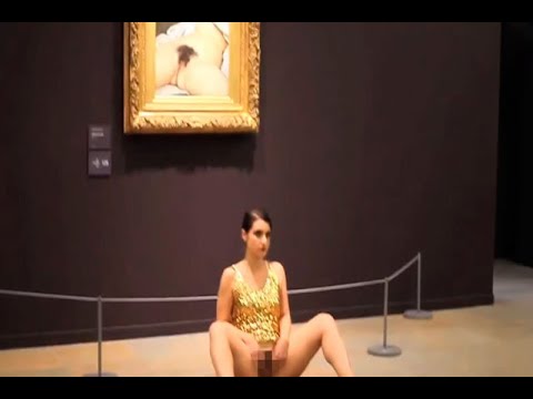 Exhibe su vagina ante cuadro de Courbert; desata polémica