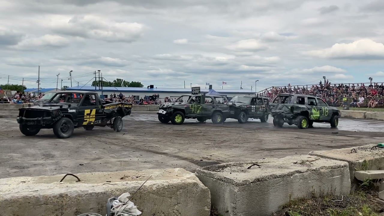 Course de démolition pickup à Napierville YouTube