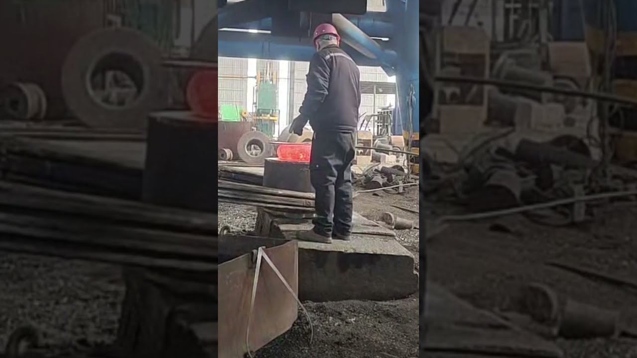 Extremely Dangerous Forging Cylindrical Iron Blocks Into Giant Screws At High Temperatures 
