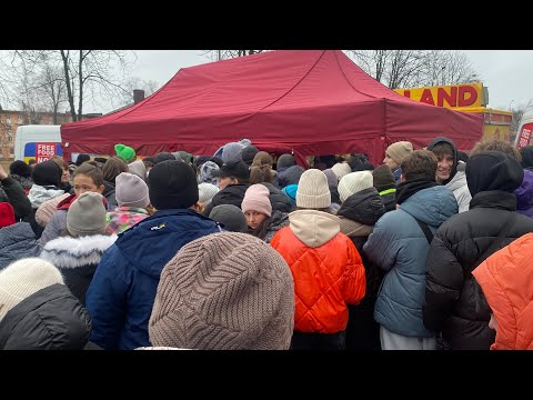 Friet en snacks bakken voor honderden kinderen in Slobozyansk #oekra�ne #ukraine