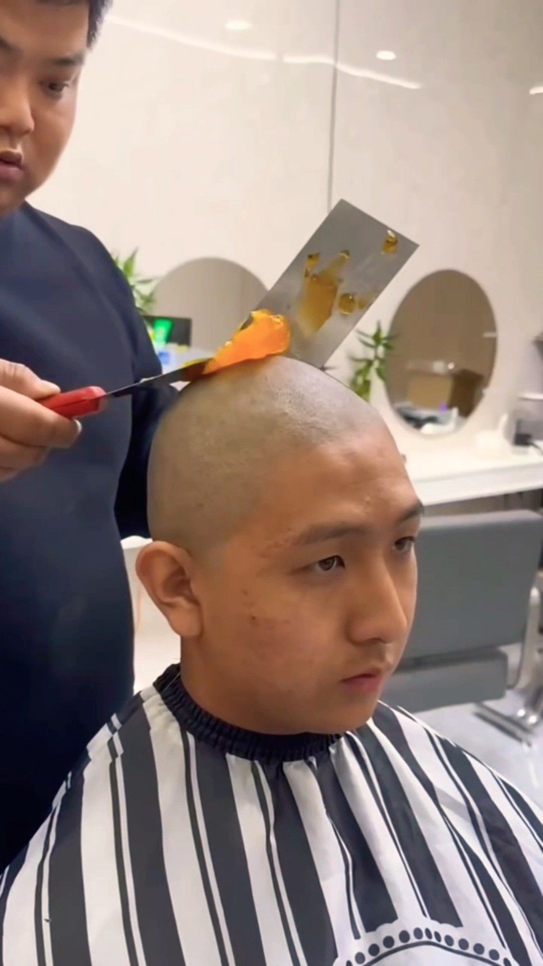 Mom And Keshu Are Suuprised With the hair dress ??? #funnyshorts #comedy