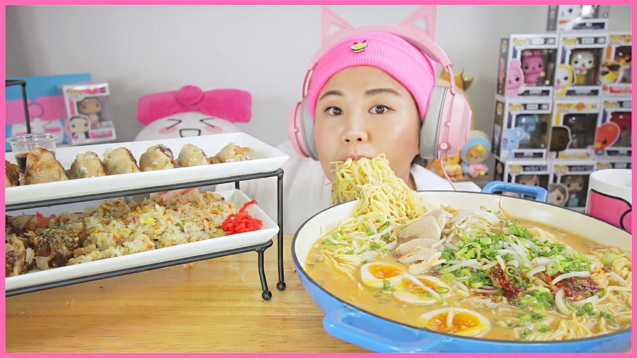 Японское острое мисо рамен, гёза, шоу поедания жареного риса (поддержка местных ресторанов)