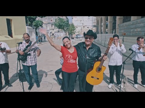 VAMOS A BAILAR UN SON   Eliades Ochoa y Lizt Alfonso Dance Cuba