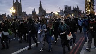 A rendőrség ellen tüntettek Londonban