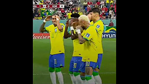 برازيلي واسمر برقصه سامبا 