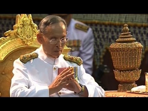 Vídeo: Rei Bhumibol Adulyadej Patrimônio líquido: Wiki, casado, família, casamento, salário, irmãos