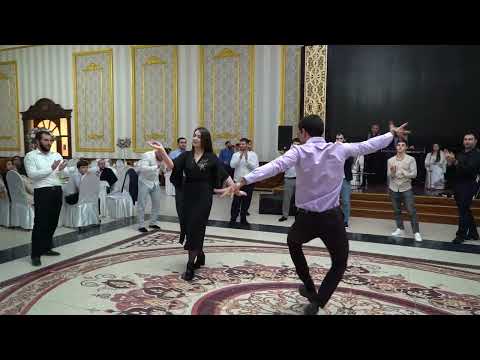 Видео: Друзья Жениха красиво танцуют Лезгинку и Акушинку | Beautiful dance