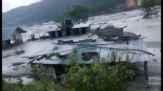 Huge flood in Melamchi Bazar// Houses are collapsed by Flood